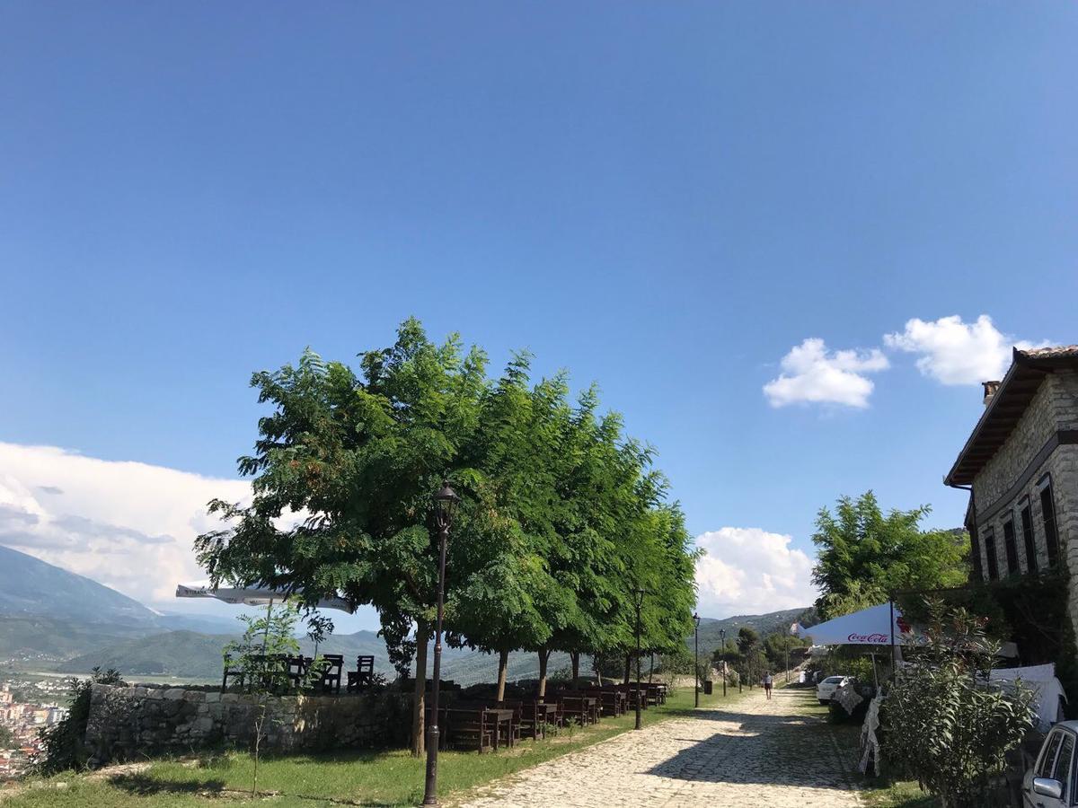 Guest House Iljesa Μπεράτ Εξωτερικό φωτογραφία