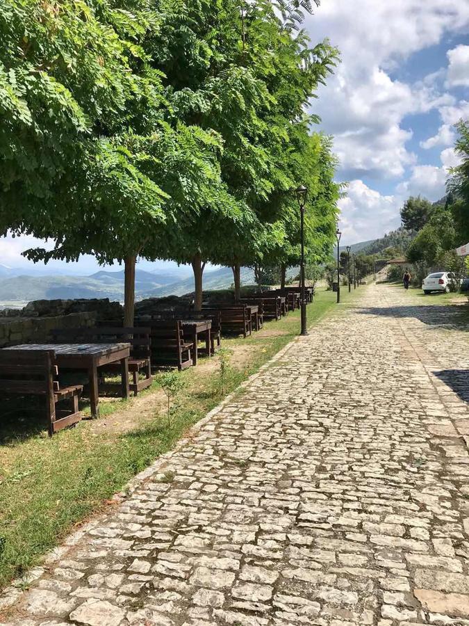 Guest House Iljesa Μπεράτ Εξωτερικό φωτογραφία