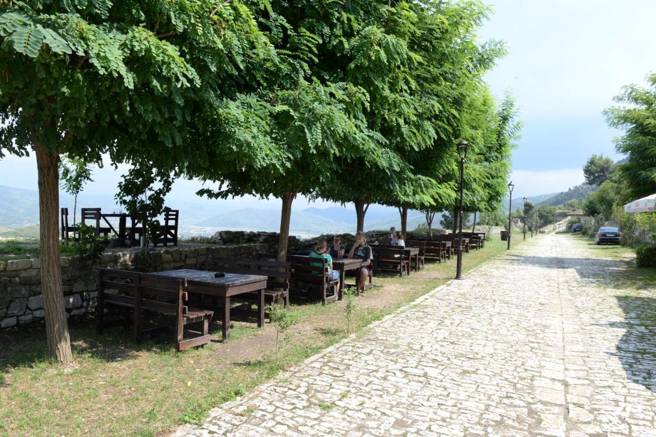 Guest House Iljesa Μπεράτ Εξωτερικό φωτογραφία